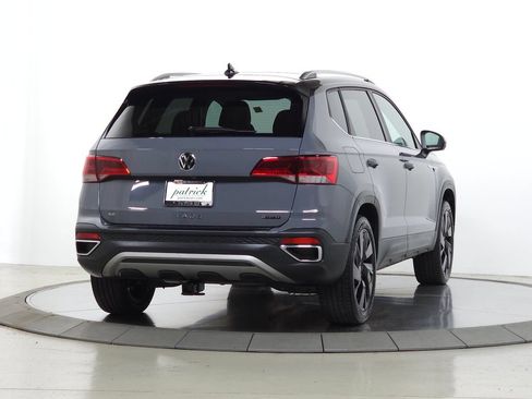 Used 2024 Volkswagen Taos SE w/ Panoramic Sunroof Package AWD/4WD image 9