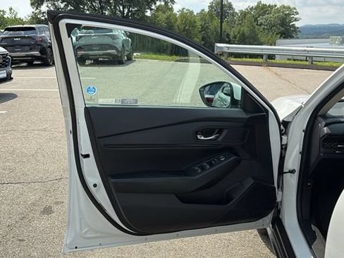 Used 2023 Honda Accord EX image 8