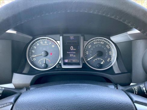 Used 2017 Toyota Tacoma SR5 w/ Tow Package image 11