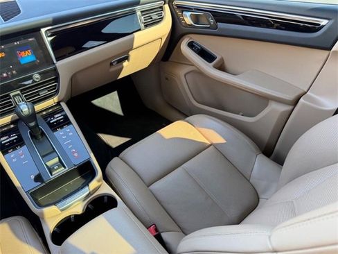 Used 2022 Porsche Macan image 17