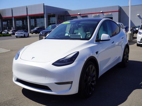 Used 2023 Tesla Model Y Performance image 7