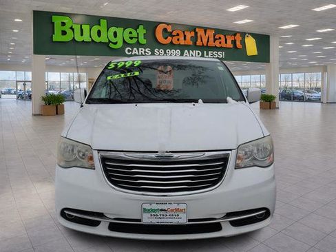 Used 2014 Chrysler Town & Country Touring image 3