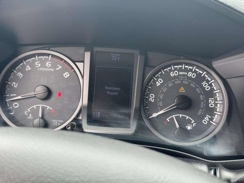 Used 2019 Toyota Tacoma TRD Sport AWD/4WD image 29