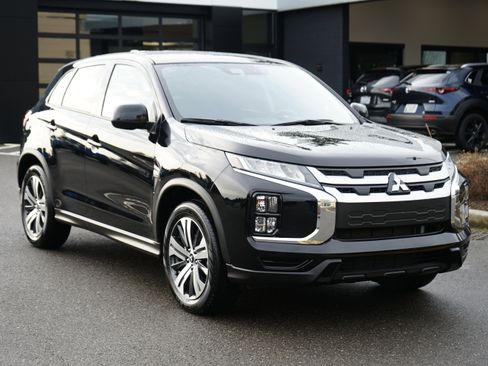 Used 2025 Mitsubishi Outlander Sport ES image 1