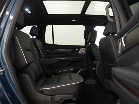 Used 2025 Buick Enclave Avenir w/ Super Cruise Package image 11