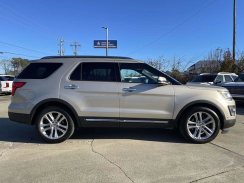 Used 2017 Ford Explorer Limited w/ Equipment Group 301A image 2