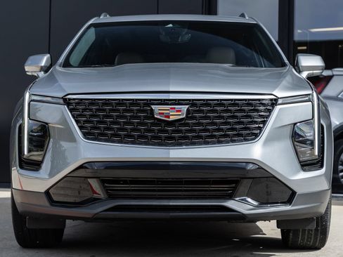 Used 2024 Cadillac XT4 Premium Luxury w/ Technology Package AWD/4WD image 4