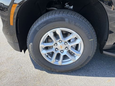 New 2026 Chevrolet Suburban LS image 11