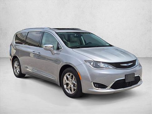 Used 2018 Chrysler Pacifica Limited w/ Advanced Safetytec Group FWD image 3