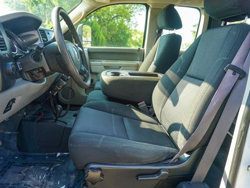 Used 2011 Chevrolet Silverado 2500 W/T w/ Snow Plow Prep Package AWD/4WD image 11