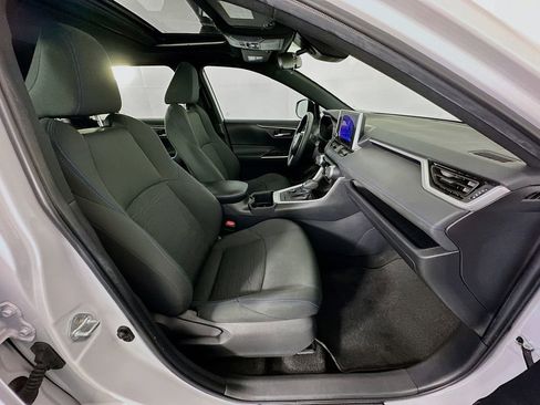 Used 2024 Toyota RAV4 SE w/ Convenience Package image 29