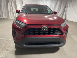 Used 2022 Toyota RAV4 XLE w/ Convenience Package FWD video 2