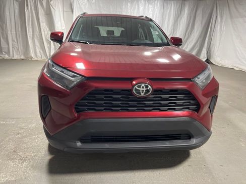 Used 2022 Toyota RAV4 XLE w/ Convenience Package FWD image 2
