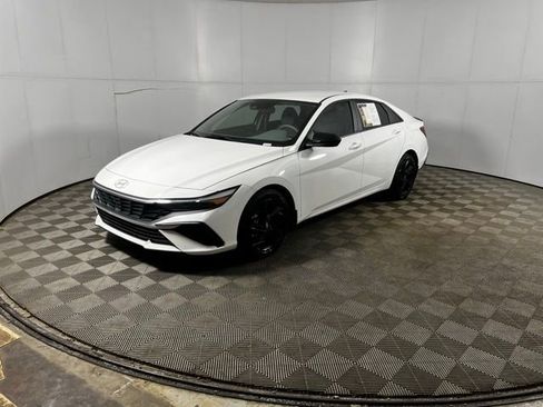 Used 2026 Hyundai Elantra Sport image 3