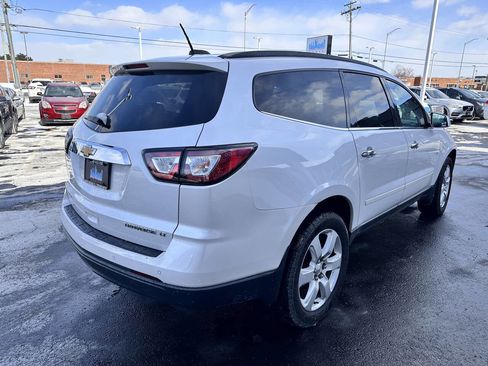 Used 2016 Chevrolet Traverse LT w/ Style and Technology Package image 10