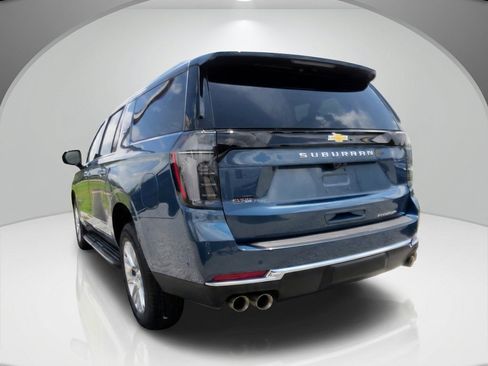 Used 2025 Chevrolet Suburban Premier AWD/4WD image 7