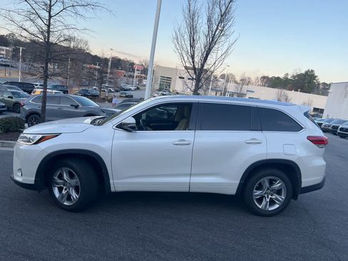 Used 2017 Toyota Highlander Limited image 6