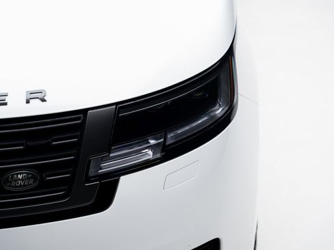 Used 2023 Land Rover Range Rover SE image 11