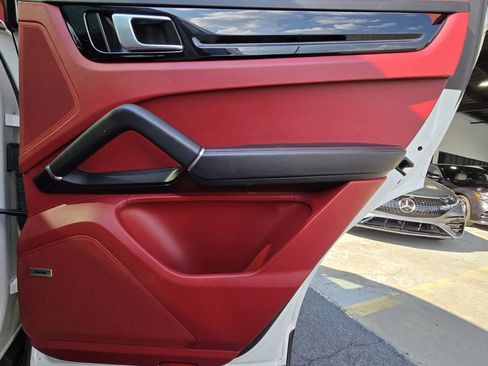 Used 2019 Porsche Cayenne image 19