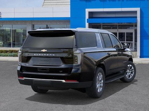 New 2026 Chevrolet Suburban LT image 4