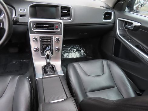 Used 2018 Volvo S60 T5 Inscription image 15