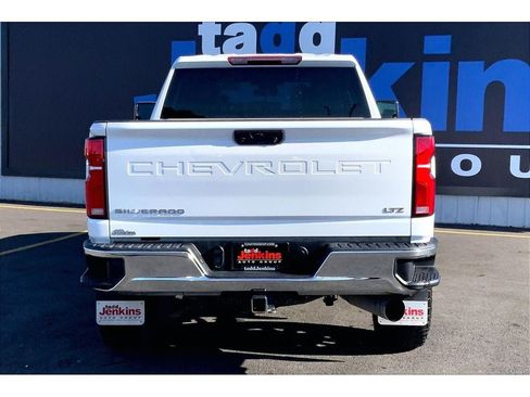 Used 2024 Chevrolet Silverado 3500 LTZ AWD/4WD image 4