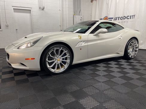 Used 2012 Ferrari California RWD image 5