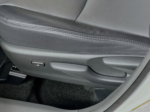 Used 2013 Toyota Prius V Five image 16