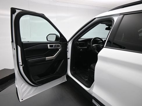 Certified 2021 Ford Explorer XLT image 8