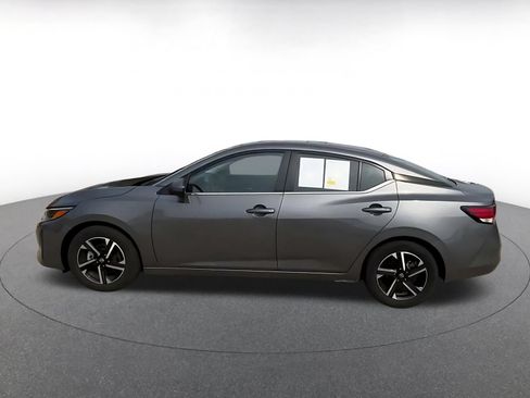 Used 2025 Nissan Sentra SV FWD image 9