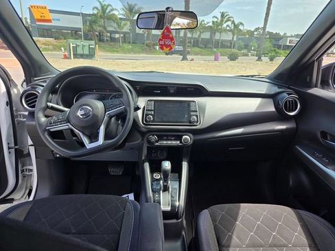 Used 2018 Nissan Kicks SV w/ Exterior Package FWD image 11