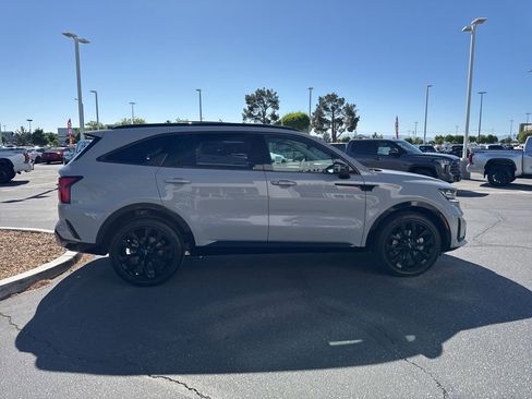 Used 2023 Kia Sorento SX image 5