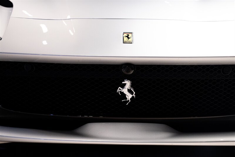 Used 2018 Ferrari 812 Superfast RWD image 16