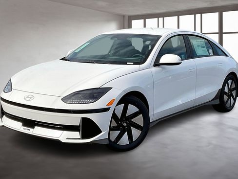 New 2025 Hyundai Ioniq 6 SE image 2