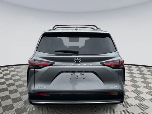 Used 2026 Toyota Sienna Platinum image 3