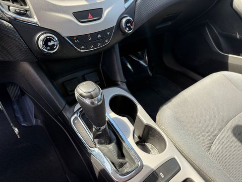 Used 2018 Chevrolet Cruze LS FWD image 13