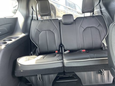 New 2025 Chrysler Pacifica Limited FWD image 37