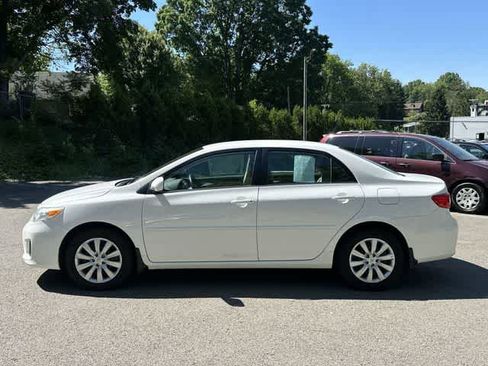 Used 2013 Toyota Corolla LE FWD image 2