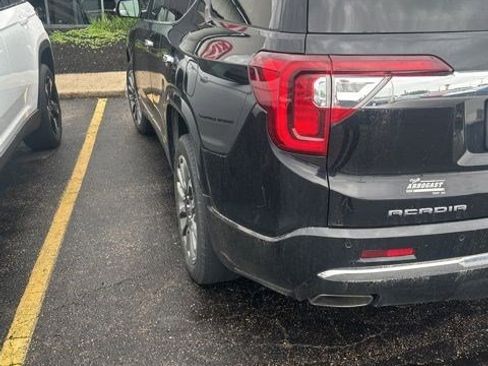 Used 2021 GMC Acadia Denali w/ Denali Technology Package FWD image 3