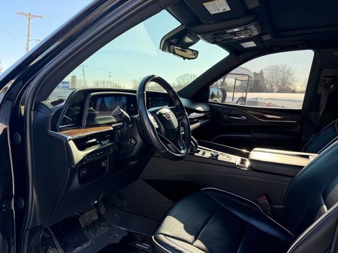 Used 2021 Cadillac Escalade Premium Luxury image 9