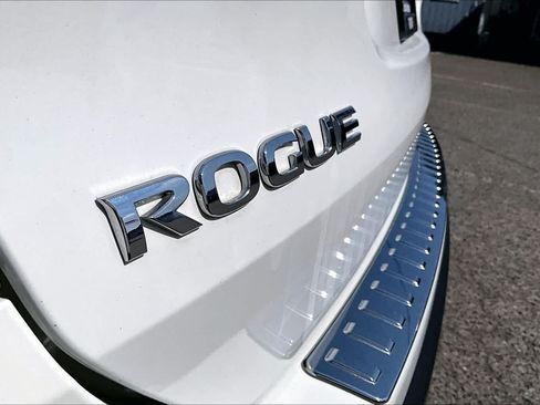 Used 2017 Nissan Rogue S FWD image 12