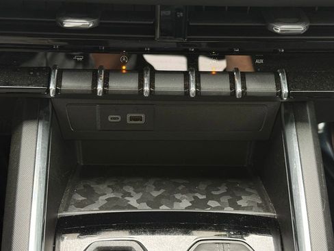 Used 2025 GMC Canyon Elevation image 28