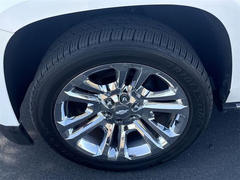 Used 2020 Chevrolet Suburban Premier w/ Premier Plus Edition image 24