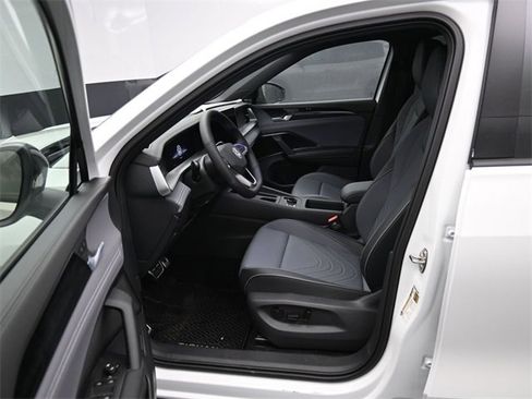 New 2026 Volkswagen Tiguan SE R-Line image 9