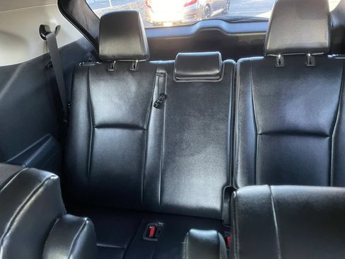 Used 2020 Toyota Highlander XLE AWD/4WD image 19