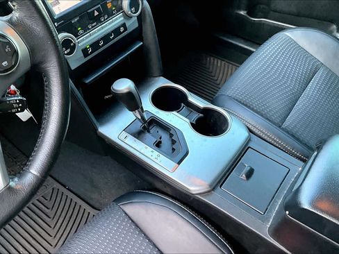 Used 2014 Toyota Camry SE image 15