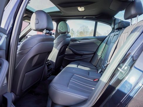 Used 2023 BMW 530e xDrive w/ Premium Package image 36