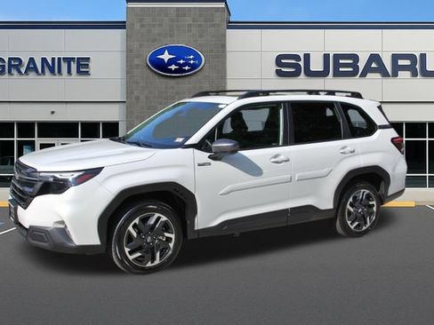 Used 2025 Subaru Forester Premium AWD/4WD image 6