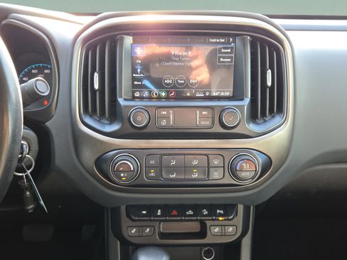 Used 2022 Chevrolet Colorado Z71 image 16