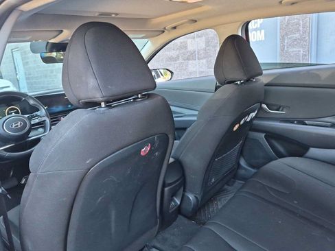 Used 2024 Hyundai Elantra SEL w/ Convenience Package FWD image 17